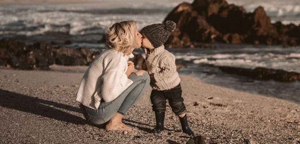 3 Free Mother's Day Printables 4 Mother and a child on the beach: Free Mother's Day Printables