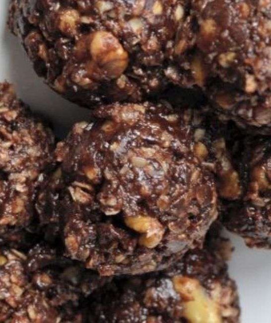 A plate of no bake lactation cookies