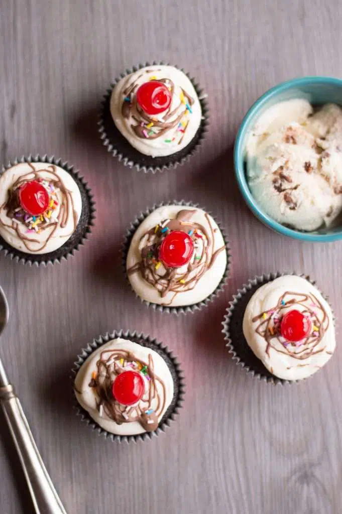 Hot Fudge Sundae Cupcakes 4 hot fudge sundae cupcakes