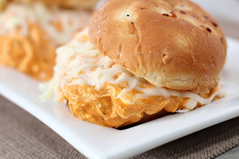 Easy Slow Cooker Buffalo Chicken Sliders