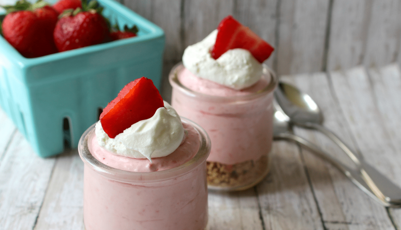 no bake strawberry cheesecakes in jars