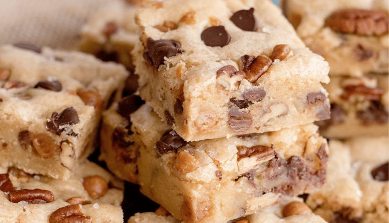 Salted Caramel Chocolate Chip Cookie Bars