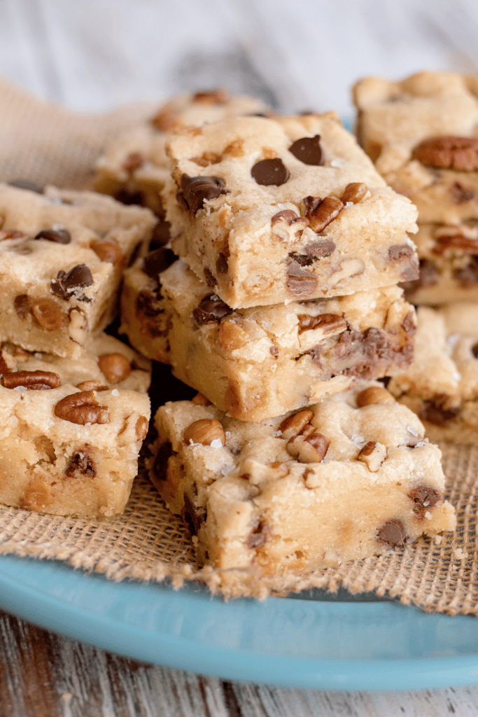 Salted Caramel Chocolate Chip Cookie Bars 5 salted caramel chocolate chip cookie bars on blue plate