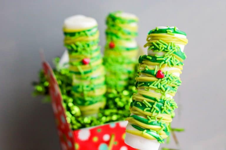 Grinch Marshmallow Pops