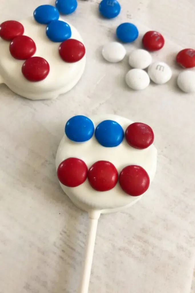 Oreo Pops Recipe: American Flag Edition 5 oreos with white candy coating and m&ms