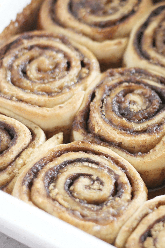 Easy Cinnamon Rolls 13 cinnamon rolls in pan