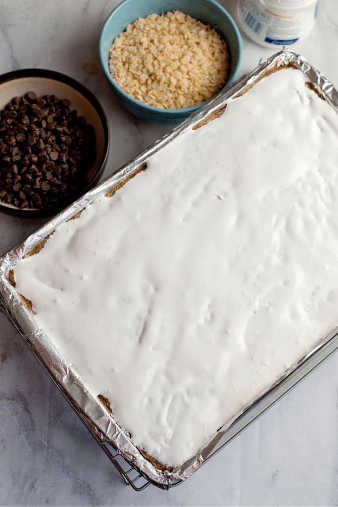 Chocolate Marshmallow Bars 20 Marshmallow fluff evenly spread over the chocolate marshmallows bars base.