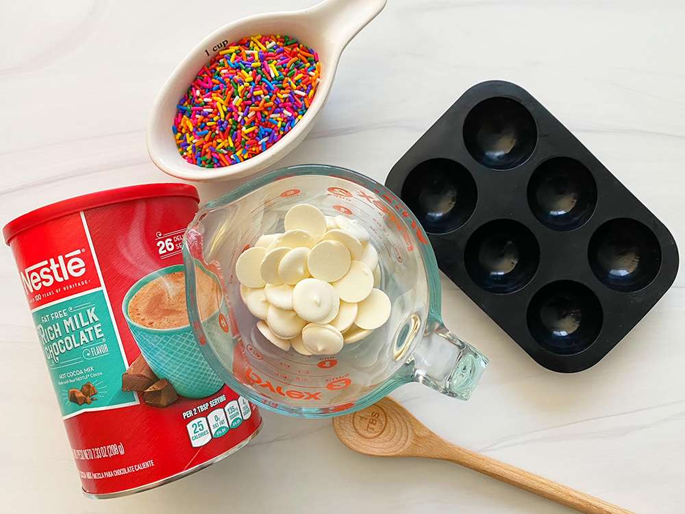 Ingredients to make white chocolate hot chocolate molds