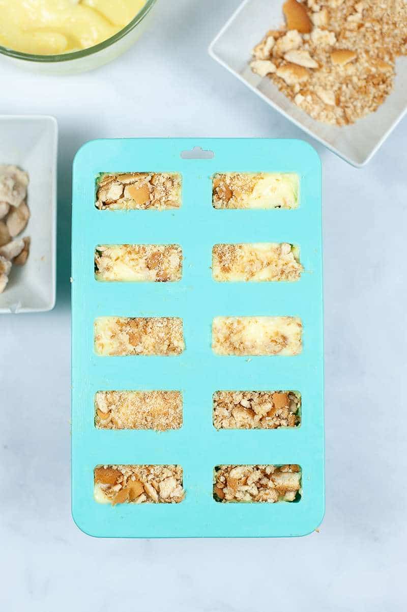 Banana Pudding Popsicles ready to be put in the freezer