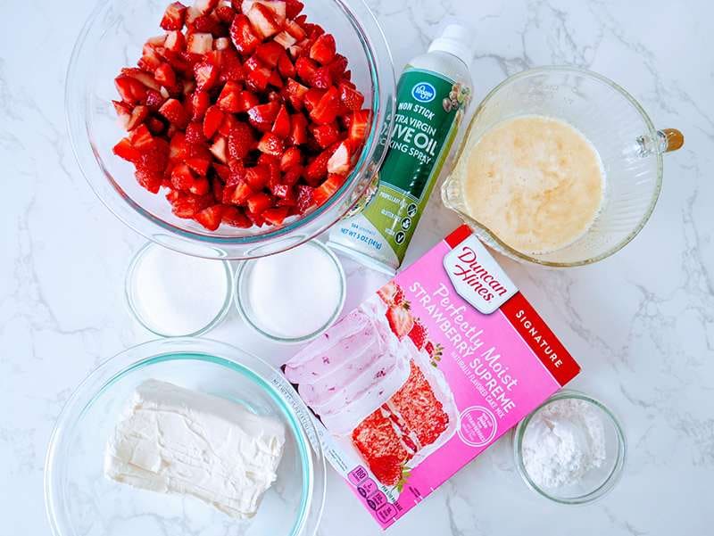 Easy Strawberry Dump Cake Dessert Recipe 5 Ingredients for Strawberries and cream cake mix crumble recipe