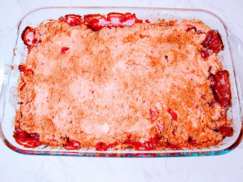 Easy Strawberry Dump Cake Dessert Recipe 7 Baked Strawberries and cream cake mix crumble recipe