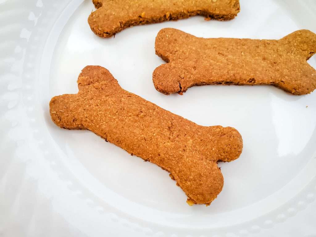 Crunchy Carrot & Oat Dog Biscuits sitting on a white plate