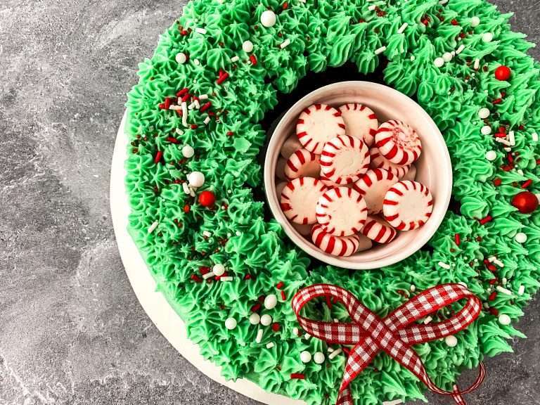 Buttercream Christmas Wreath Cake From Cake Mix