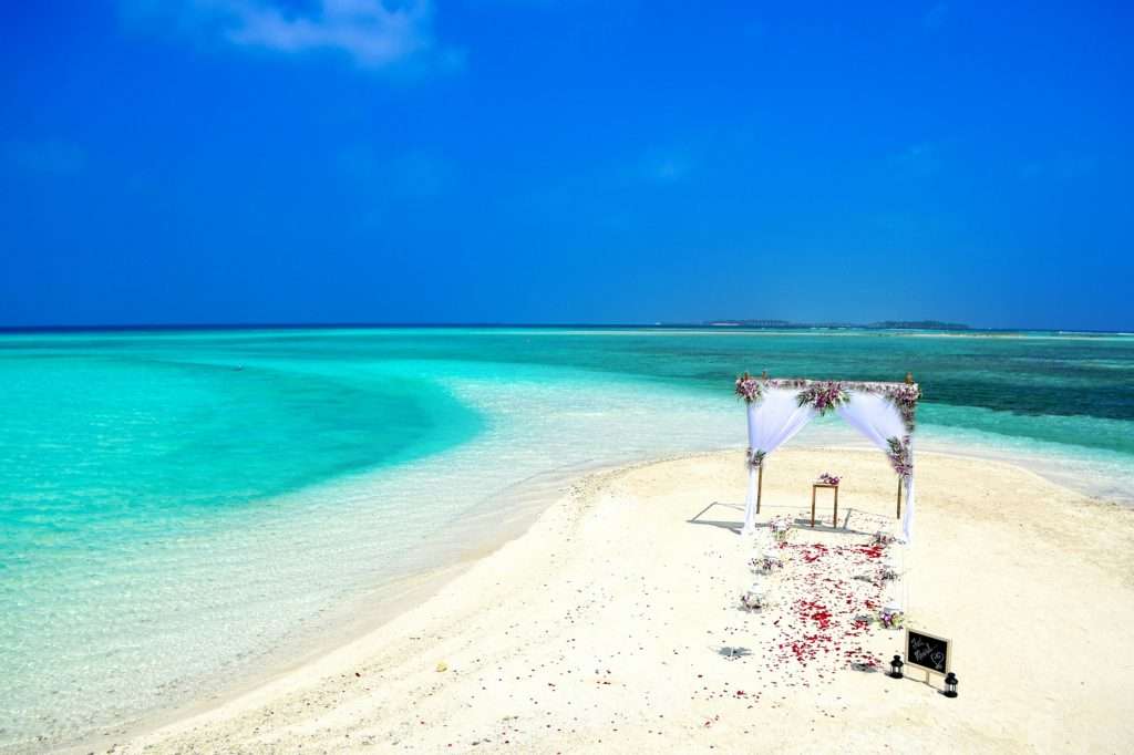How to Plan a Vow Renewal 6 vow renewal at the beach