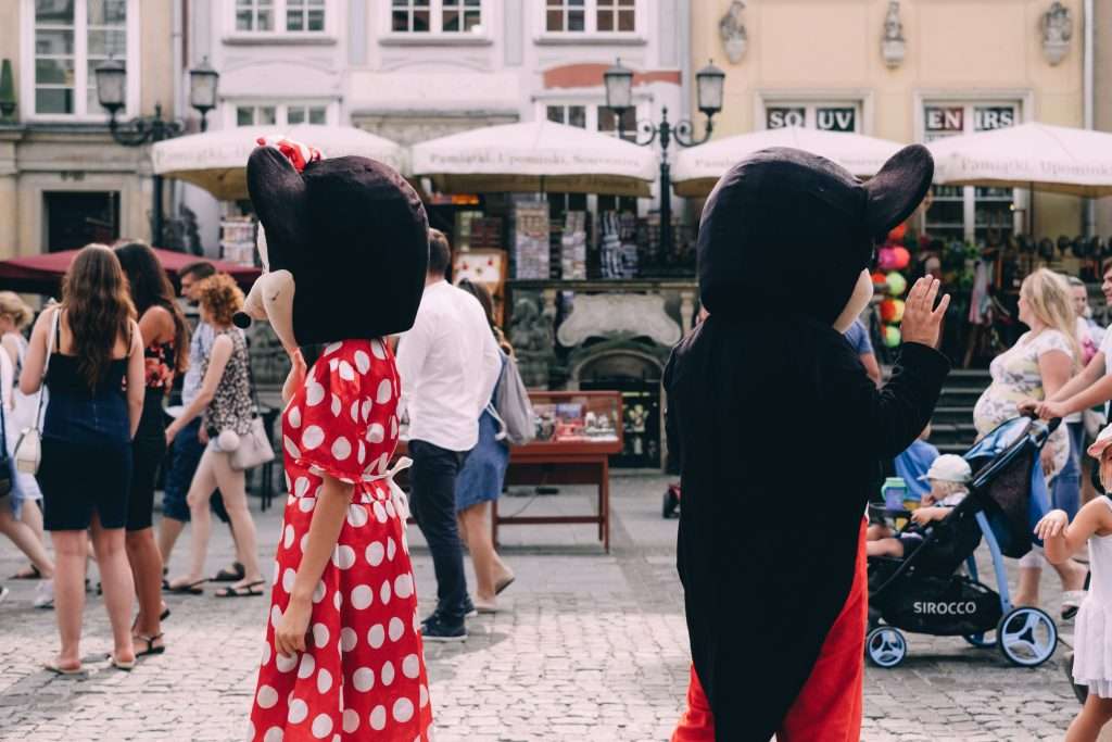 Disney World Valentine's Day Fun 5 mickey mouse and minnie mouse at walt disney world