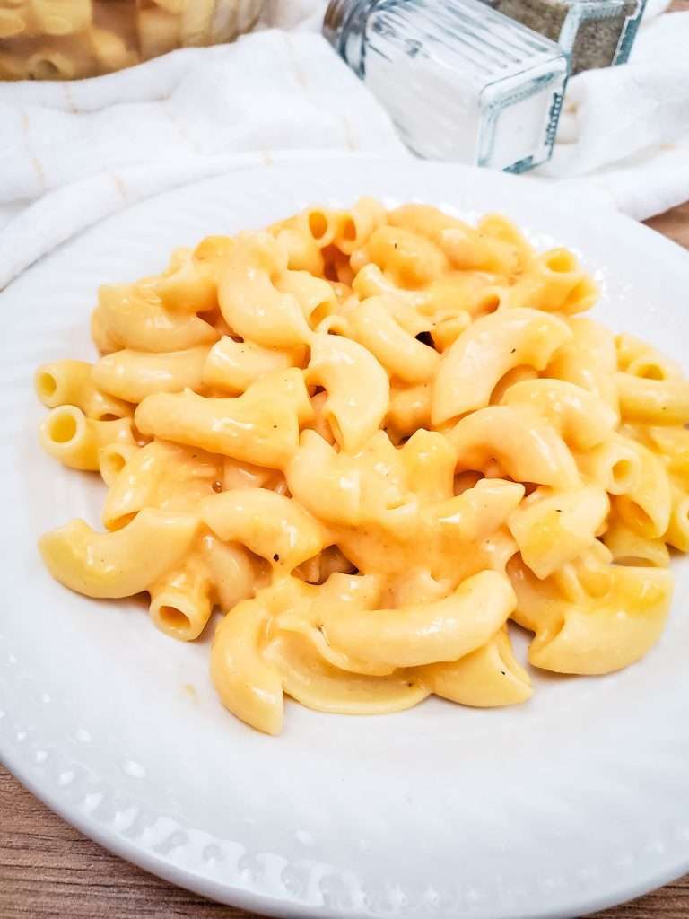 Crockpot Mac and Cheese 5 crockpot mac and cheese in a white bowl