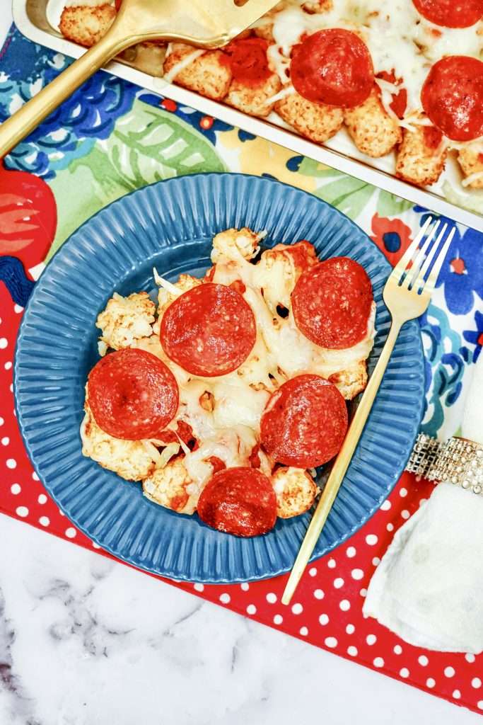 How To Make Pizza Tots With Pepperoni & Mozzarella 4 pizza tots with mozzarella and pepperoni on a blue plate