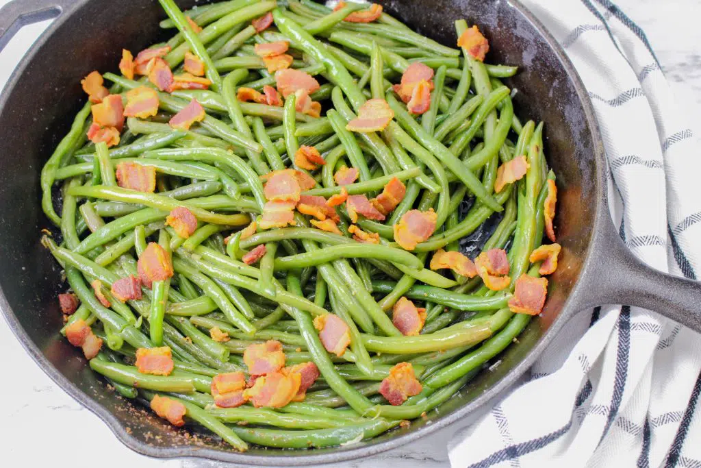 fresh green beans with bacon in a pan