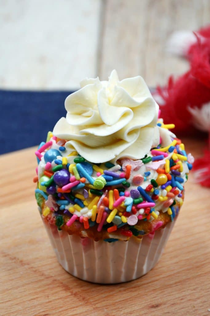 Spring Unicorn Cupcakes 7 topping the unicorn cupcakes with frosting