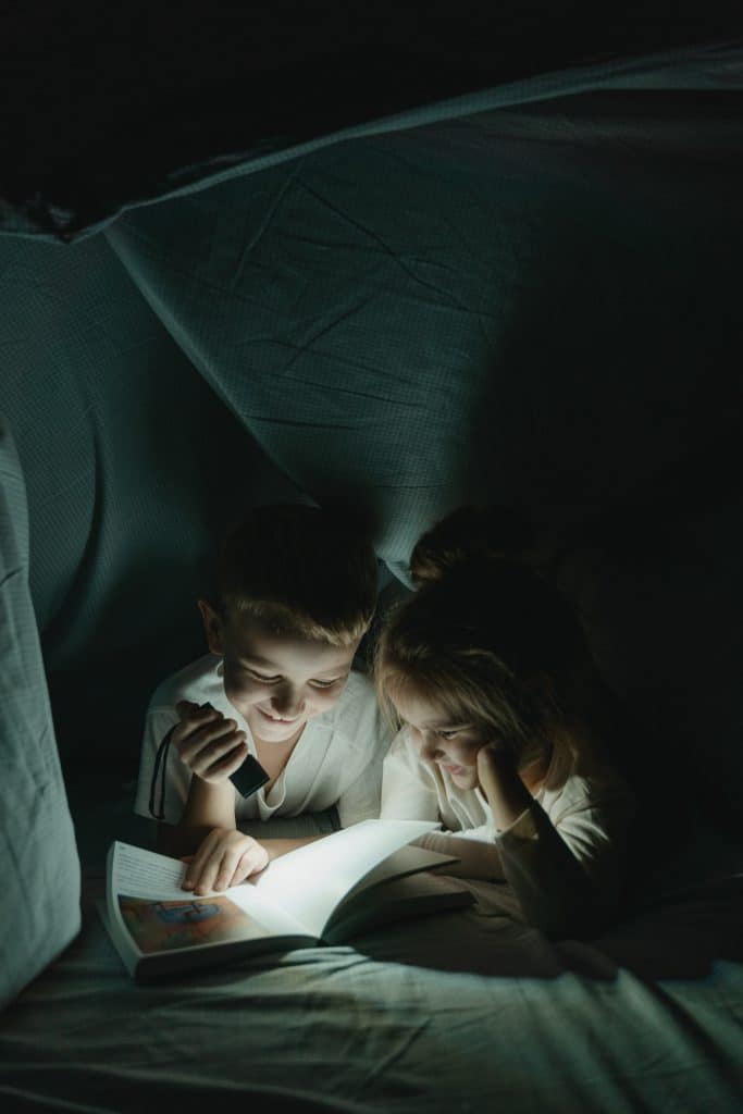 Best Beach Books For Toddlers 5 Kids reading in bed
