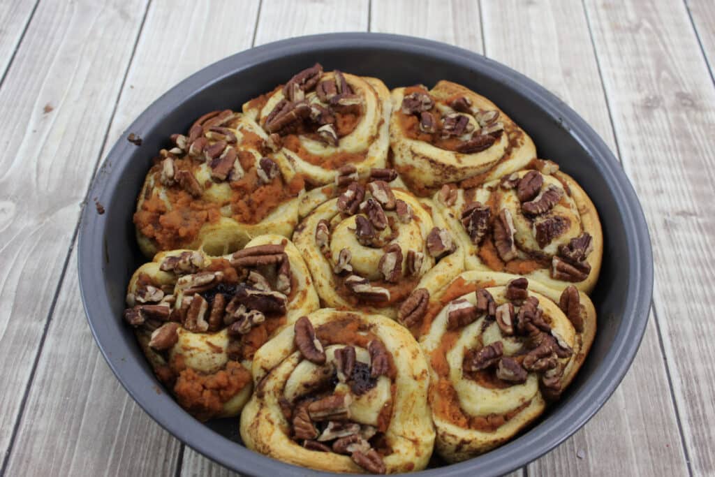 Pumpkin Cinnamon Rolls (3 Ingredients) 14 Pumpkin pie cinnamon rolls in round pan before baking.