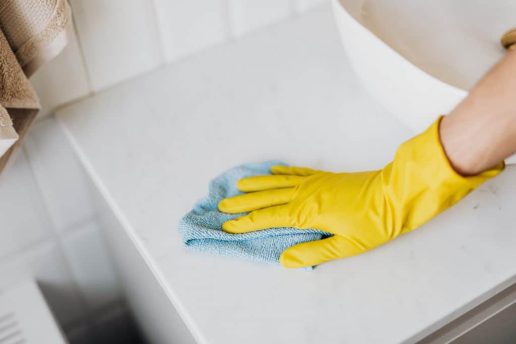 15 Best Uses for White Vinegar 5 using white vinegar as a household cleaner