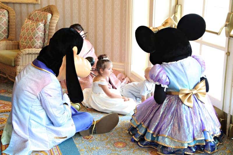 how to find mickey and minnie mouse at disney world