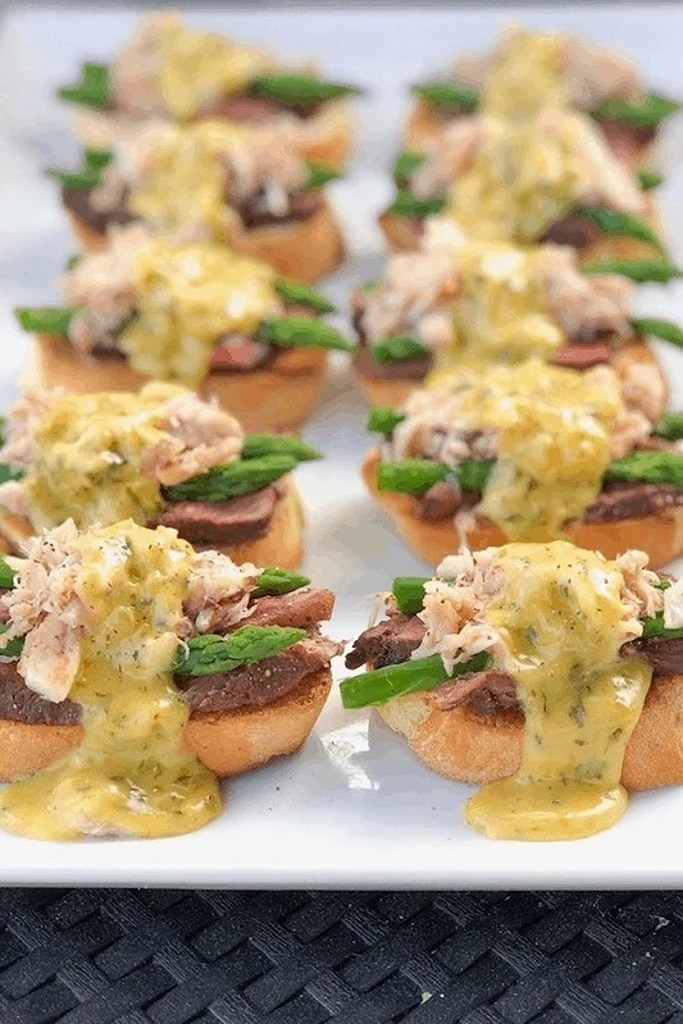 crostinis covered with filet and béarnaise sauce on top 