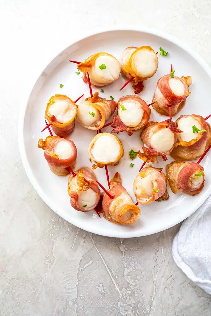 plate of bacon wrapped scallops