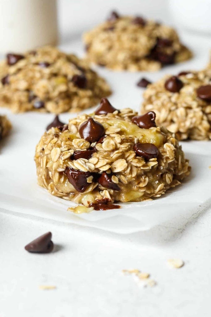 50 Easy Christmas Cookie Recipes with 7 Ingredients or Less 29 banana oat cookies with melted chocolate chips