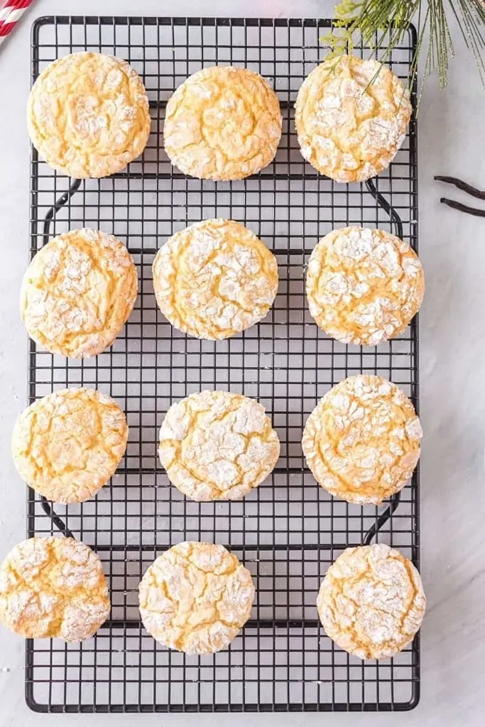 vanilla crinkle cookies on cooking rack