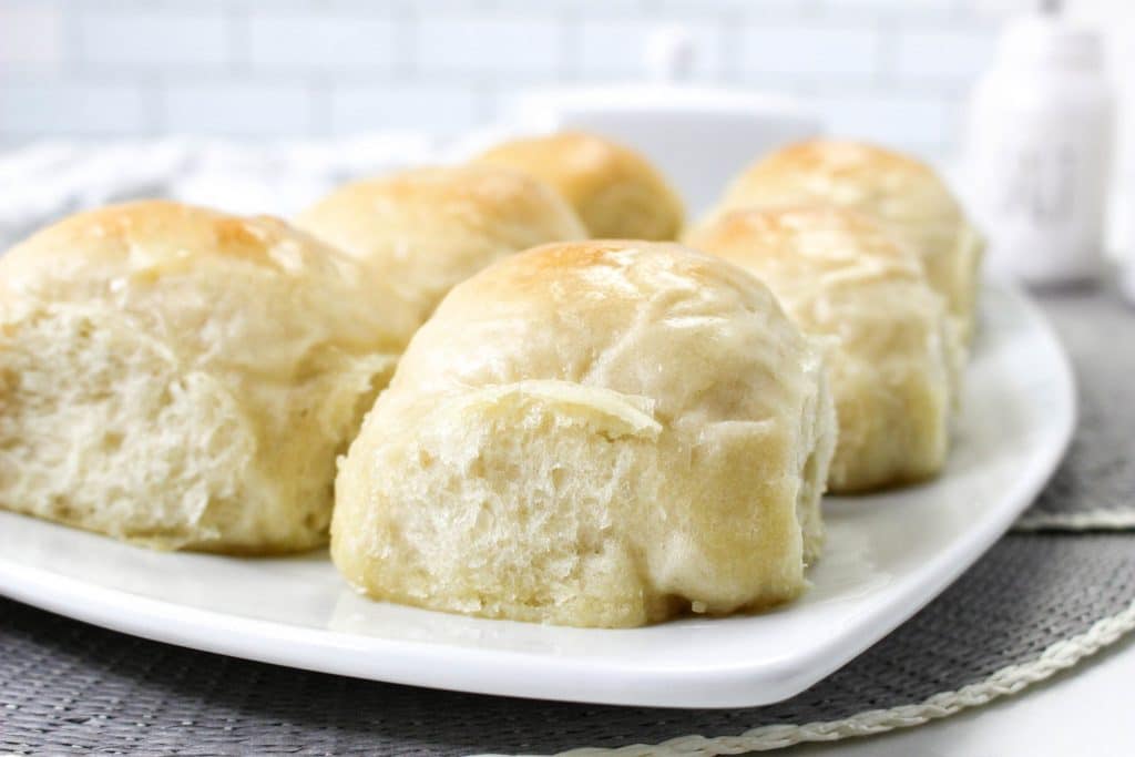 Side Dishes That Go With Venison (25+ Delicious Choices) 22 easy no knead dinner rolls on white platter
