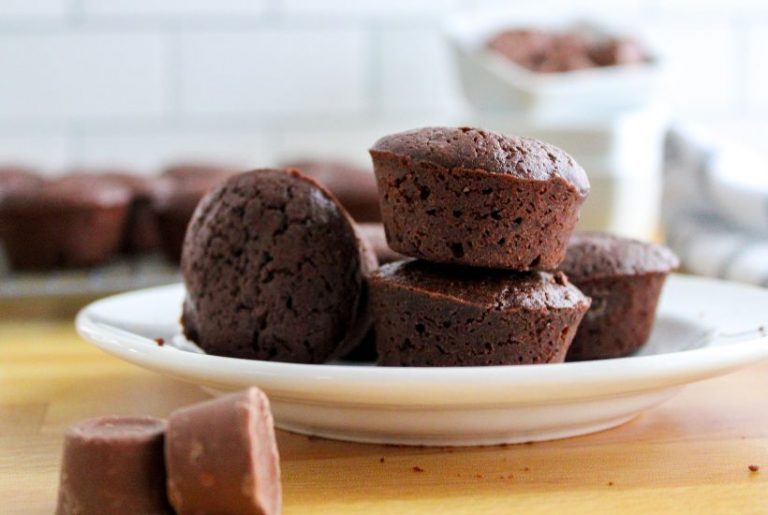 Easy Rolo Brownie Bites