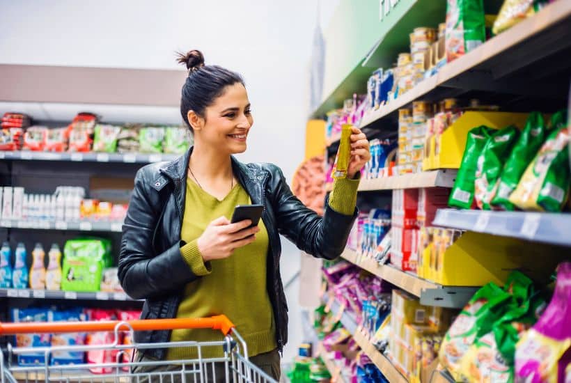 Food Delivery to Disney World Hotels 3 Personal shopper getting groceries for food delivery to Disney World hotels