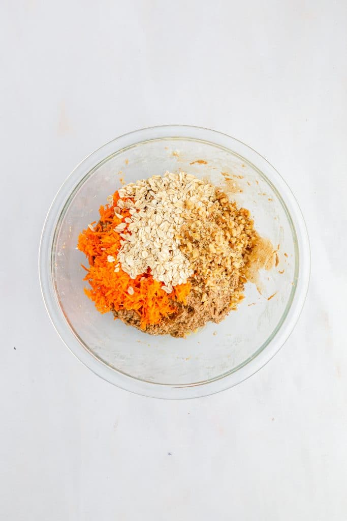 Carrot Cake Cookies 25 overhead view of clear bowl with carrot cake cookie sandwich ingredients.