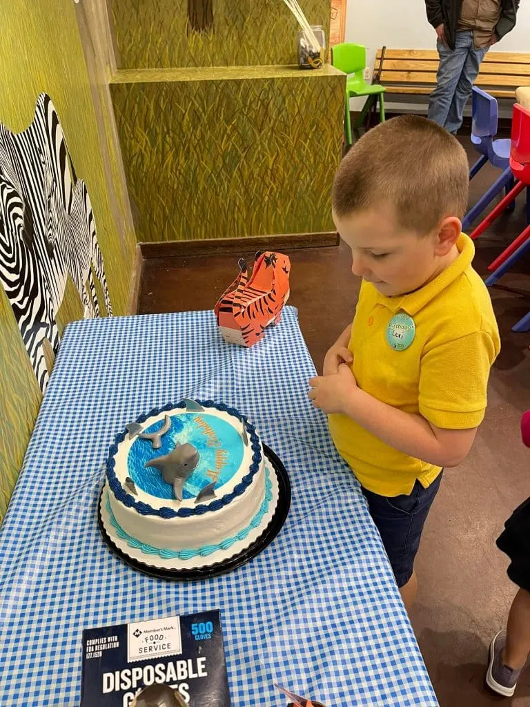 boy with birthday cake at zoo knoxville birthday party