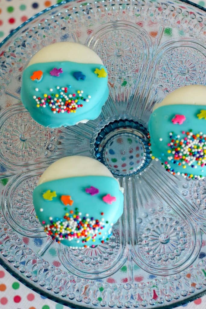 Fish Bowl Oreos 4 fish bowl oreos on clear plastic serving platter