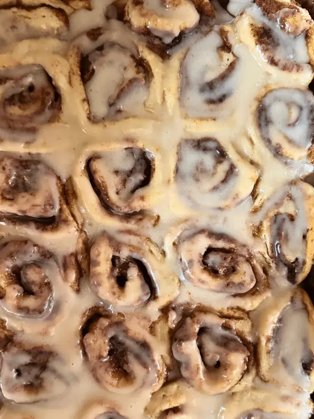 cropped-Pan-of-Iced-Mini-Sourdough-Cinnamon-Rolls.png